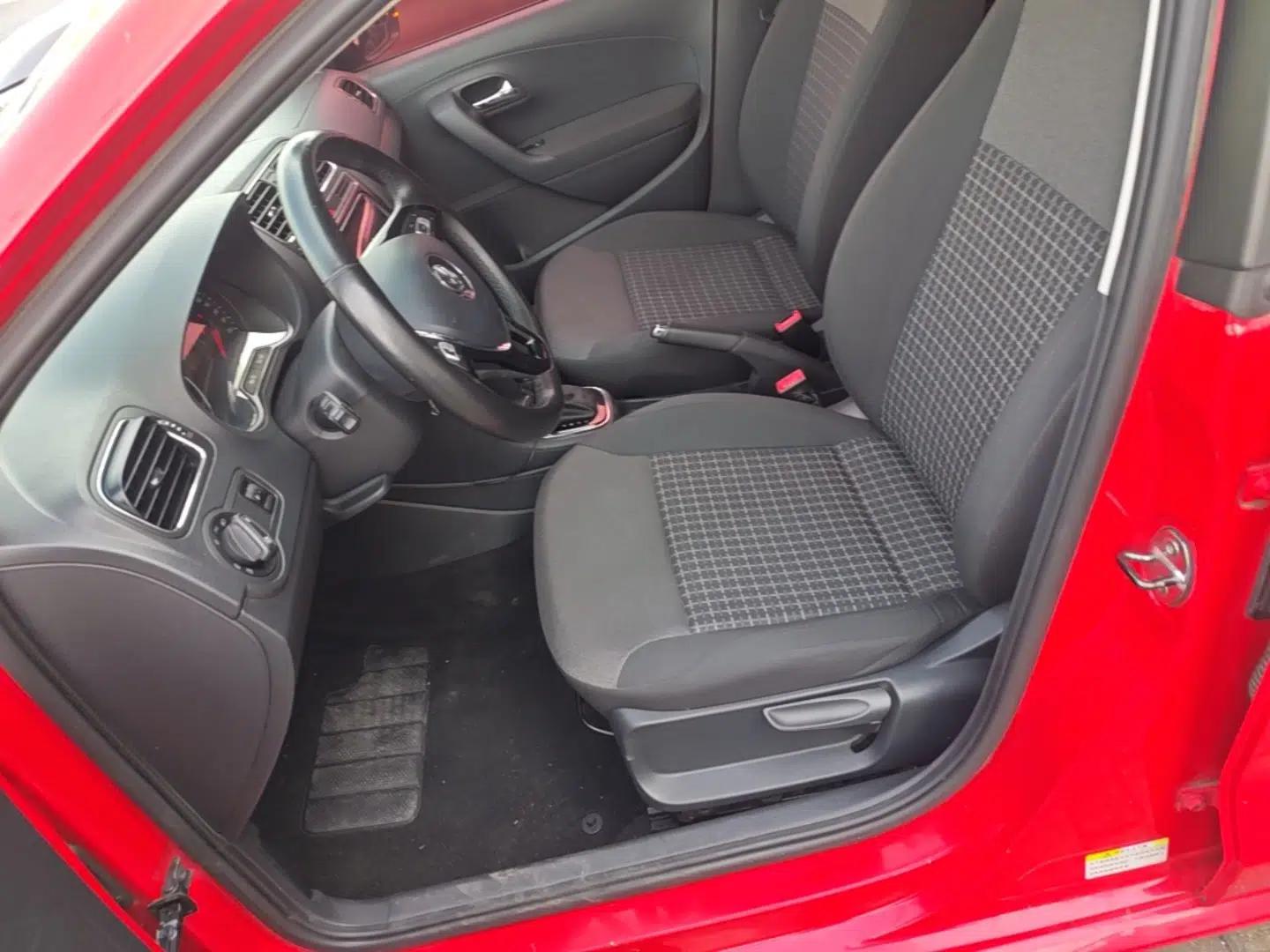 Volkswagen Polo 2016 1.6L Automatic Comfort Model — миниатюра 17