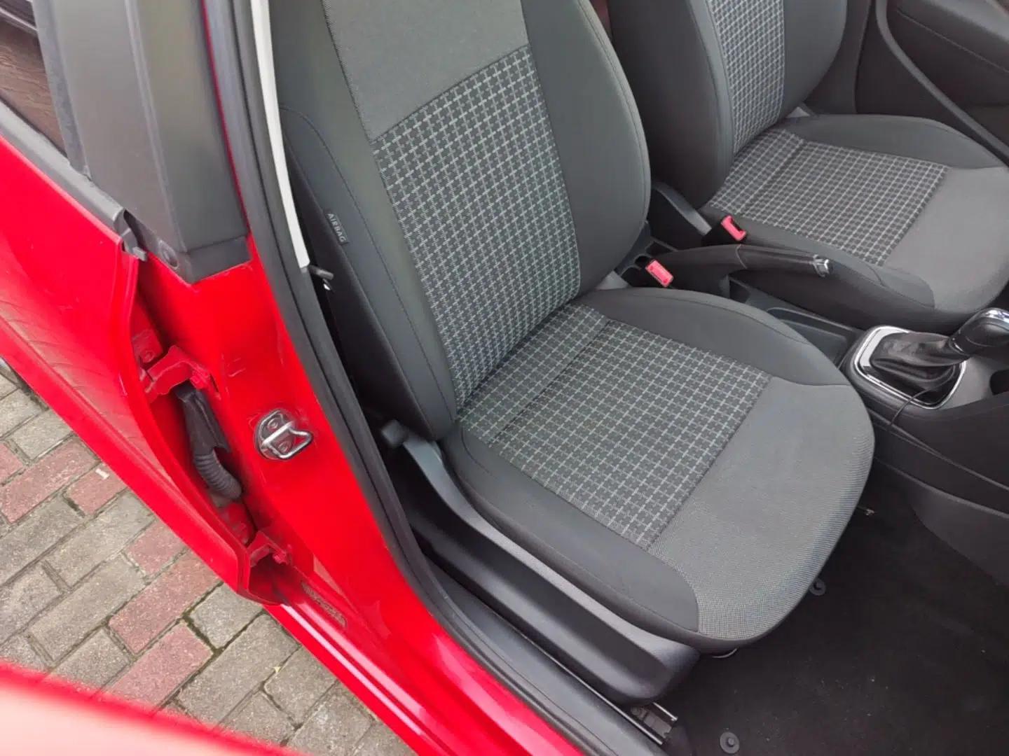 Volkswagen Polo 2016 1.6L Automatic Comfort Model — миниатюра 19