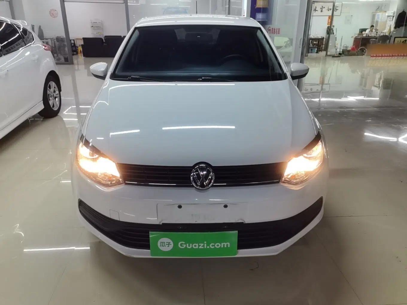 Volkswagen Polo 2016 1.4L Automatic Trendy Model — миниатюра 2