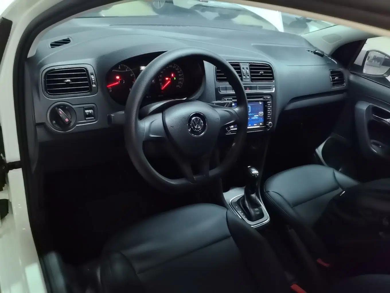 Volkswagen Polo 2016 1.4L Automatic Trendy Model — миниатюра 12