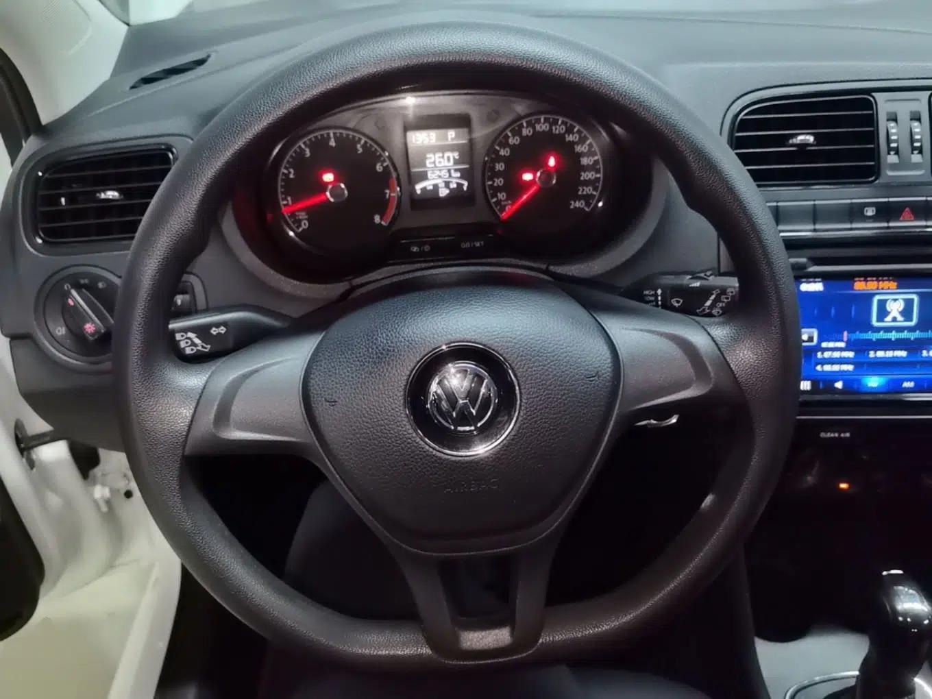 Volkswagen Polo 2016 1.4L Automatic Trendy Model — миниатюра 13