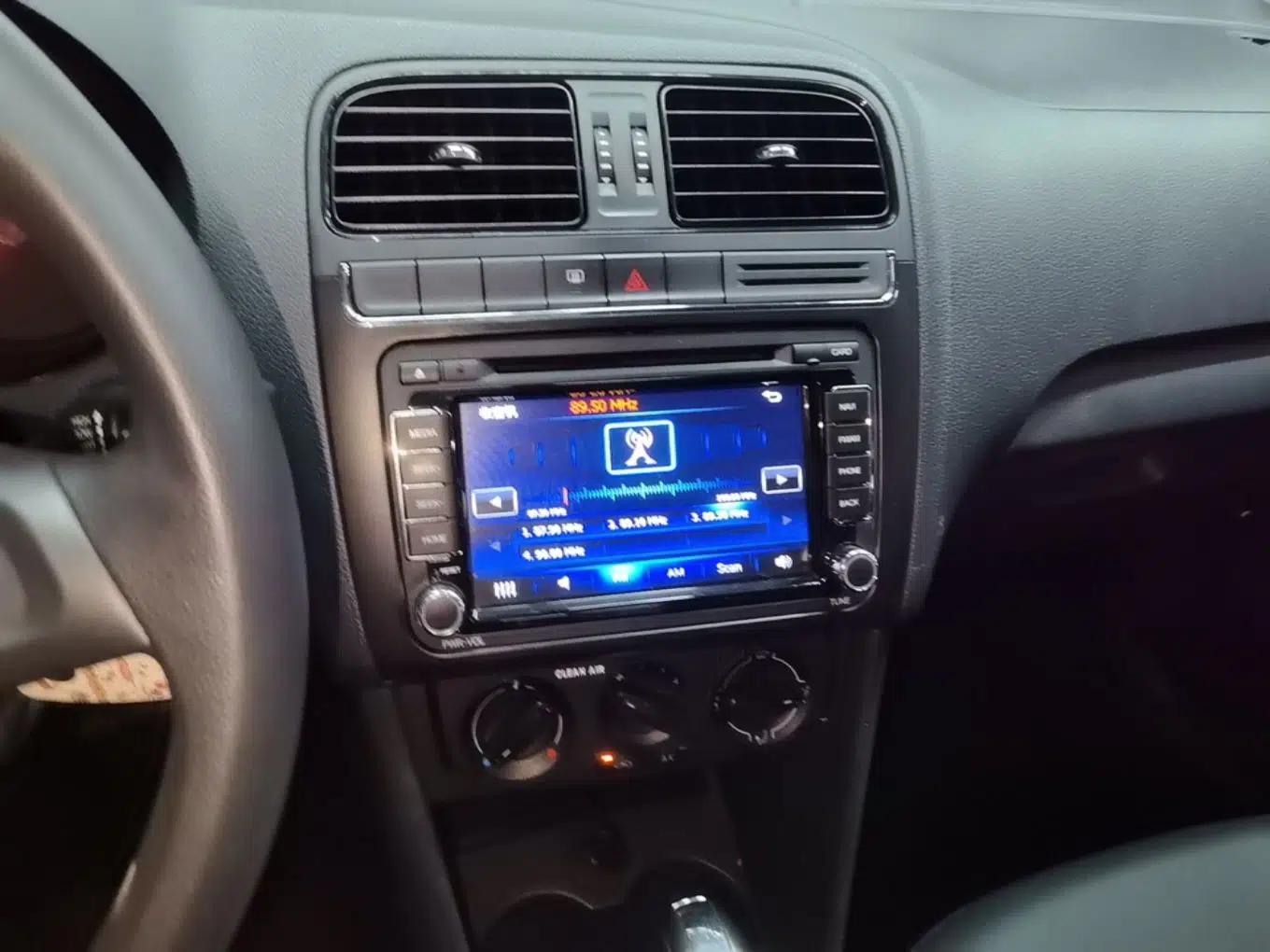 Volkswagen Polo 2016 1.4L Automatic Trendy Model — миниатюра 15