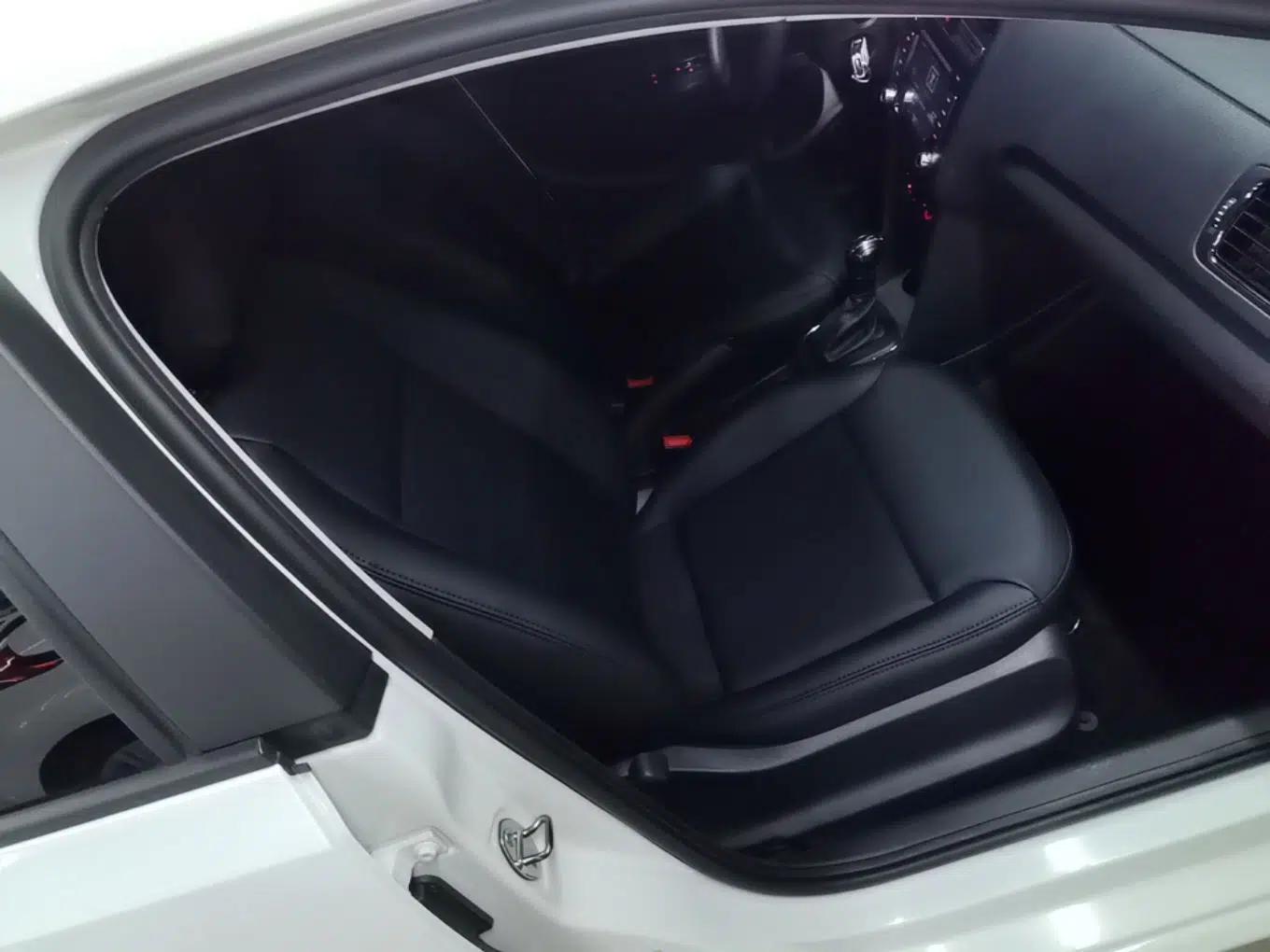 Volkswagen Polo 2016 1.4L Automatic Trendy Model — миниатюра 19