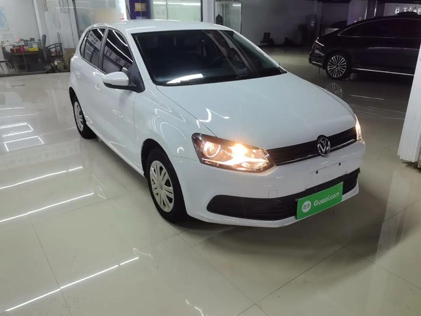 Volkswagen Polo 2016 1.4L Automatic Trendy Model — миниатюра 3