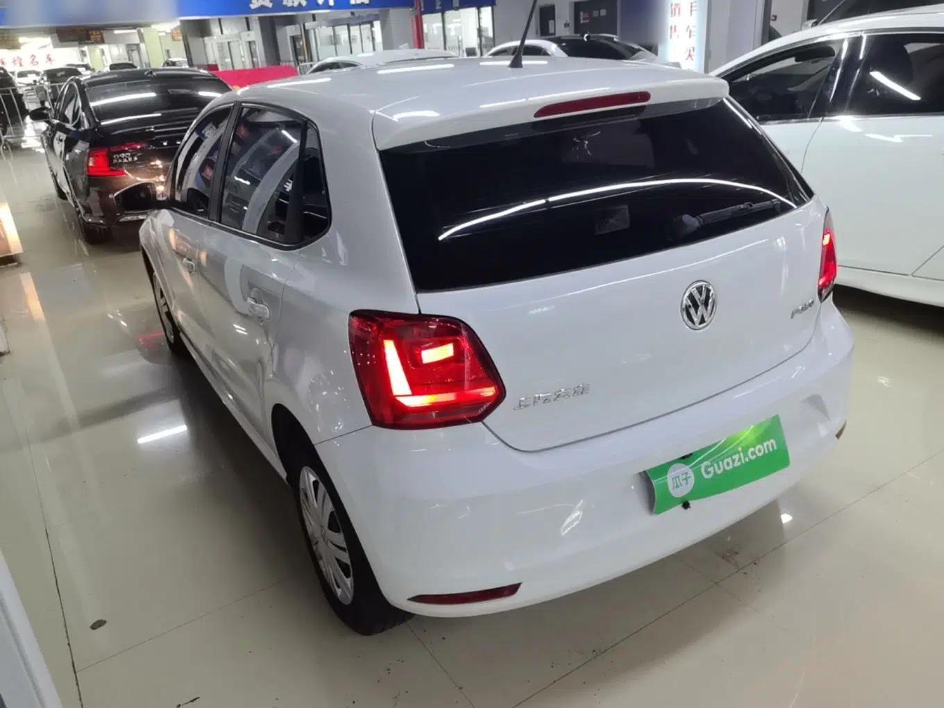 Volkswagen Polo 2016 1.4L Automatic Trendy Model — миниатюра 4