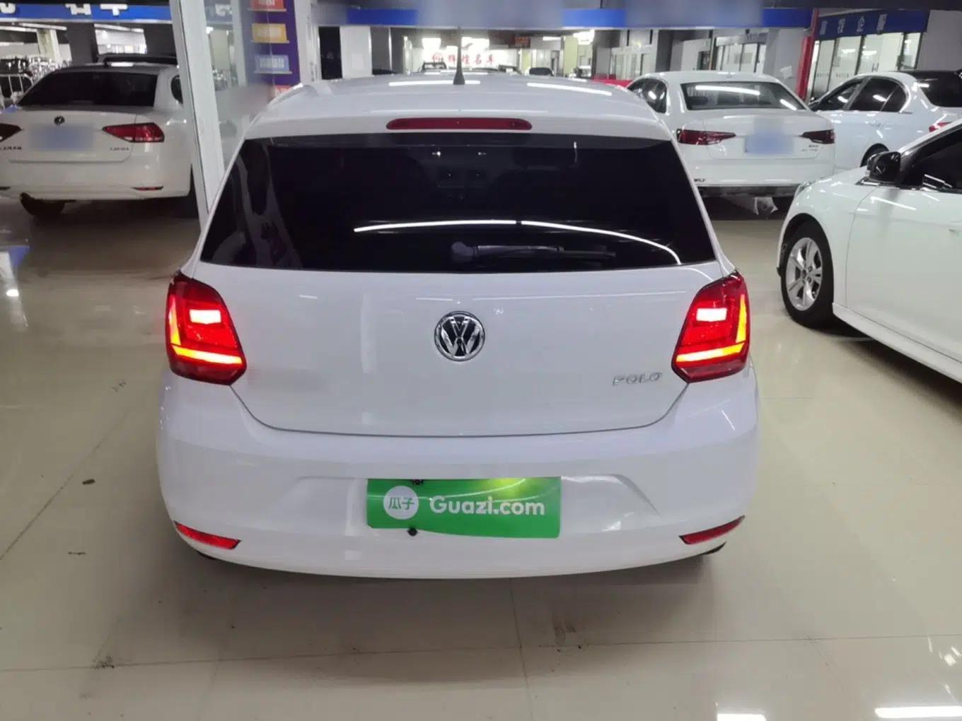 Volkswagen Polo 2016 1.4L Automatic Trendy Model — миниатюра 5