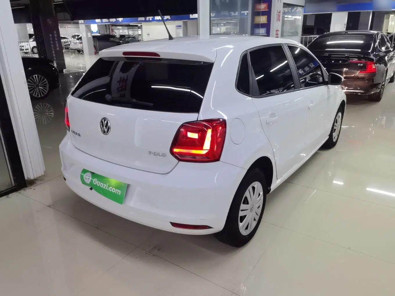 Volkswagen Polo 2016 1.4L Automatic Trendy Model — миниатюра 6