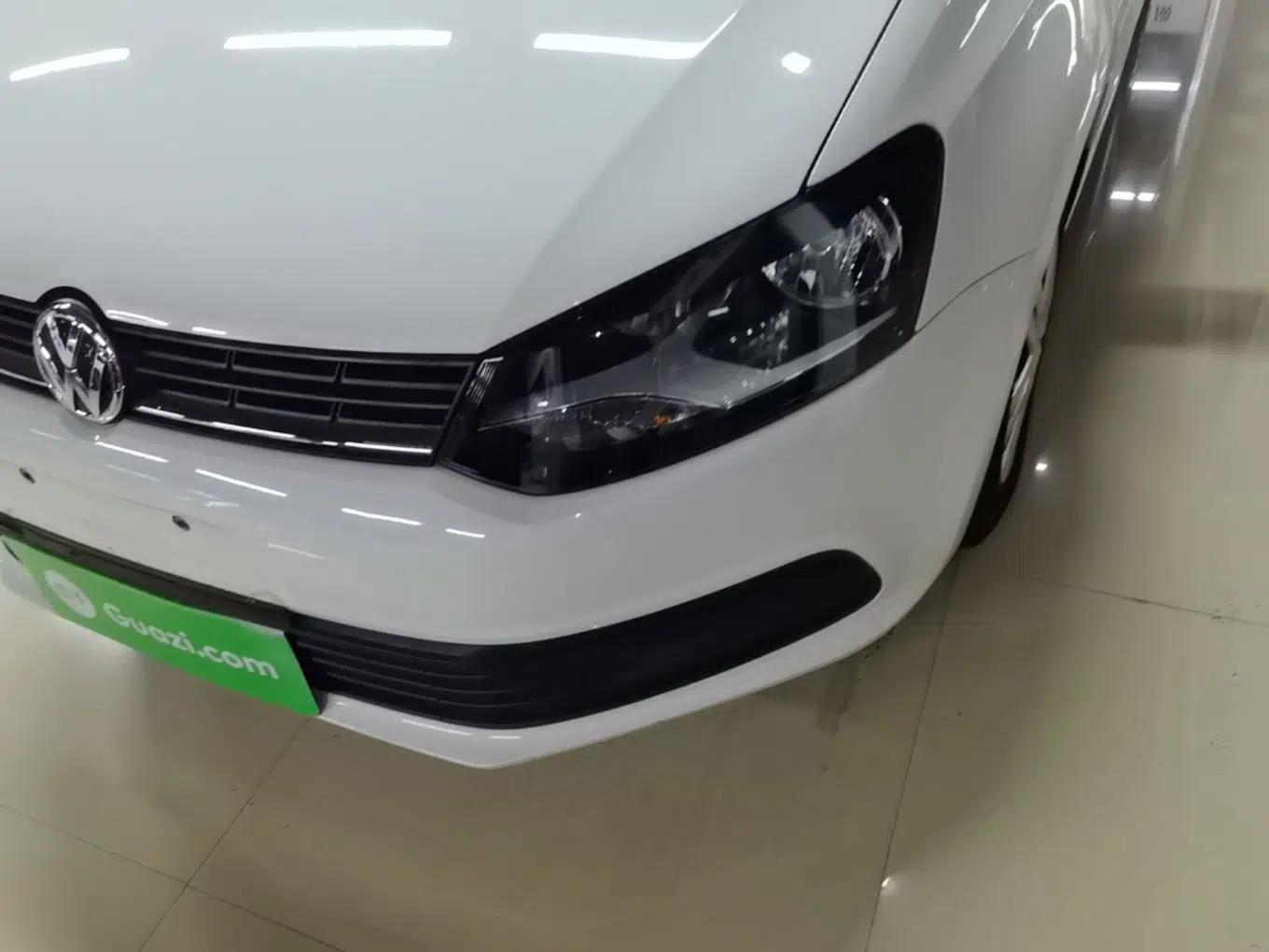 Volkswagen Polo 2016 1.4L Automatic Trendy Model — миниатюра 8