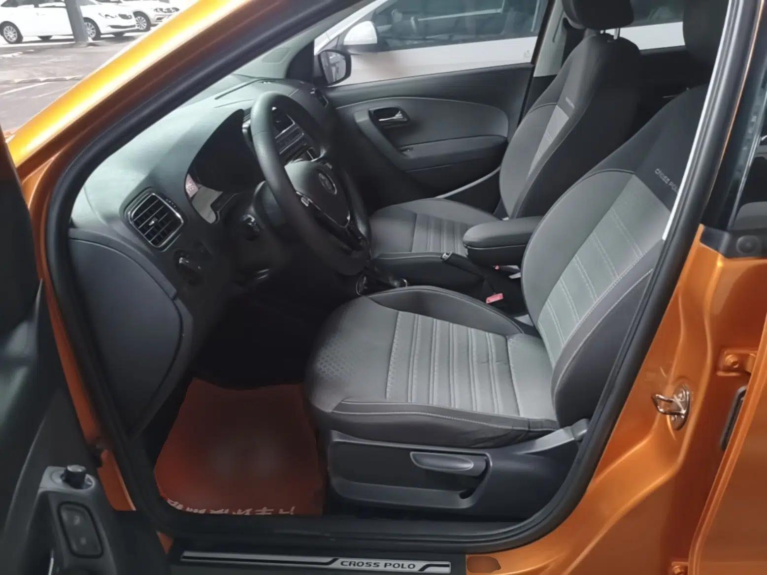Volkswagen Polo 2014 1.6L Cross Polo Automatic — миниатюра 22