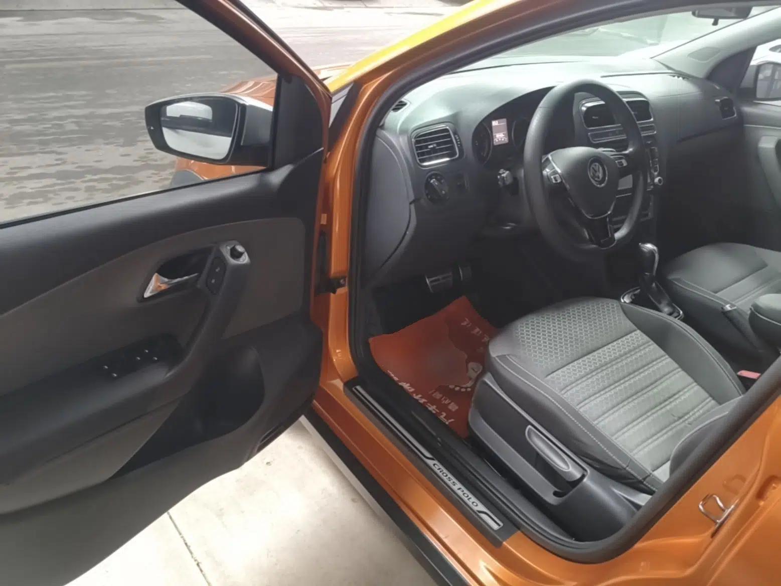 Volkswagen Polo 2014 1.6L Cross Polo Automatic — миниатюра 23
