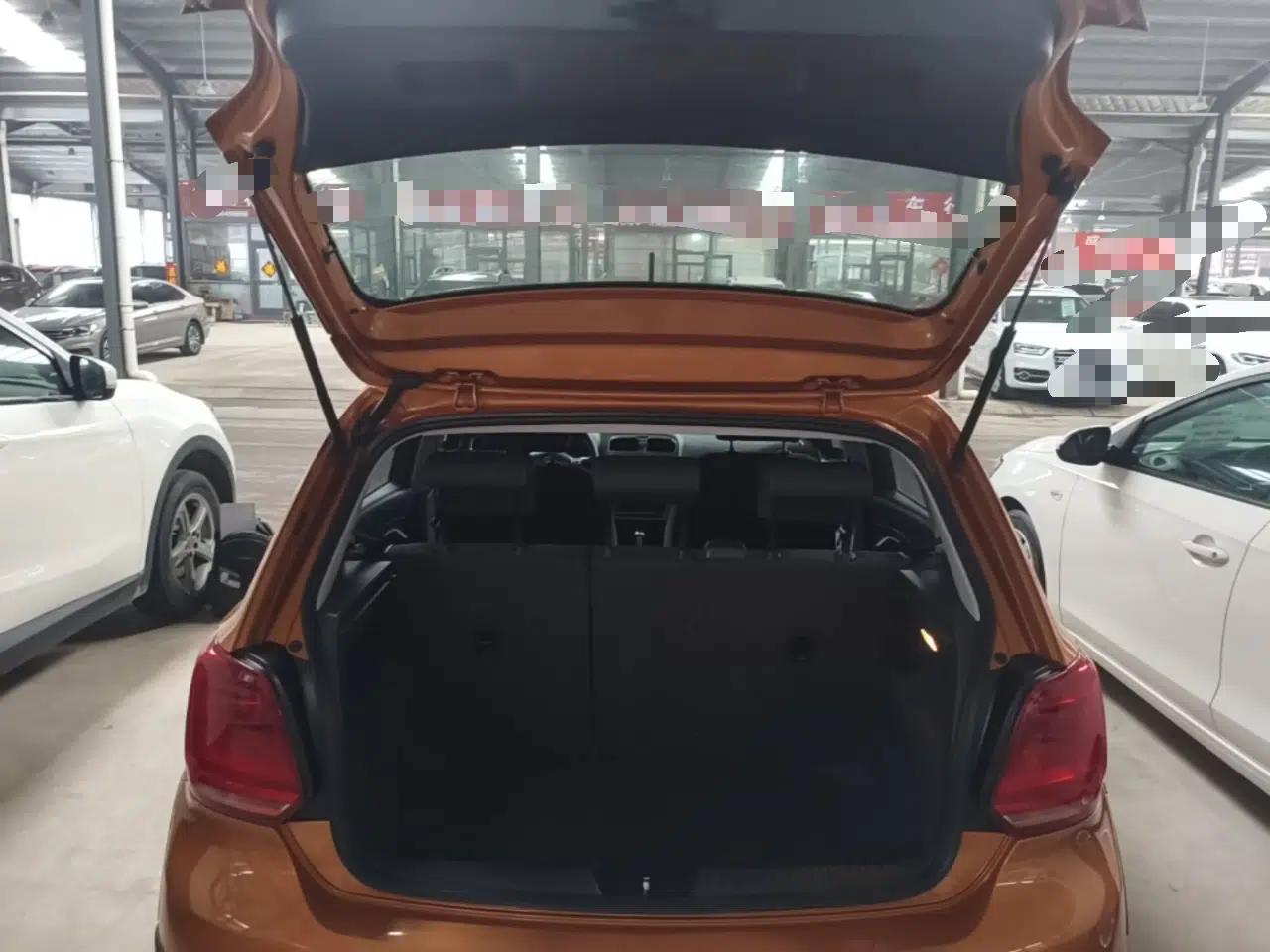Volkswagen Polo 2014 1.6L Cross Polo Automatic — миниатюра 27