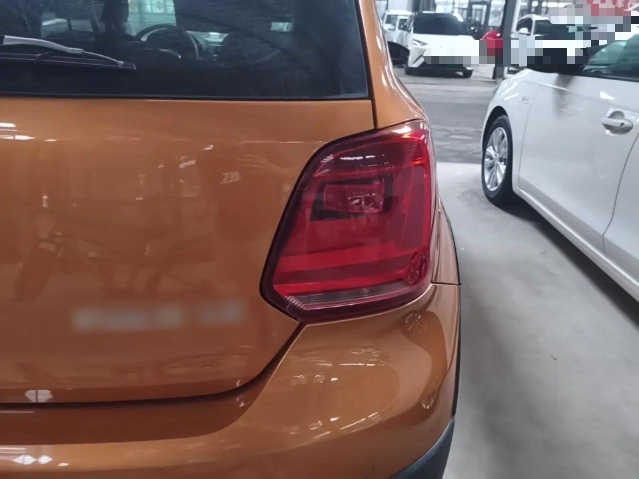 Volkswagen Polo 2014 1.6L Cross Polo Automatic — миниатюра 9
