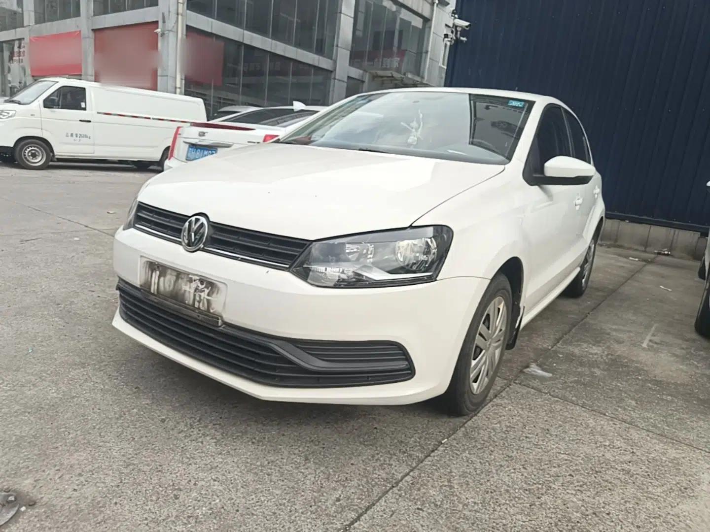Volkswagen Polo 2016 1.4L Automatic Trendy Model — миниатюра 1