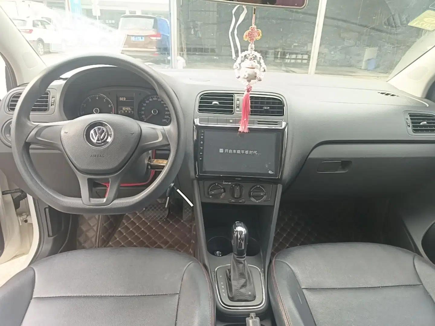 Volkswagen Polo 2016 1.4L Automatic Trendy Model — миниатюра 15