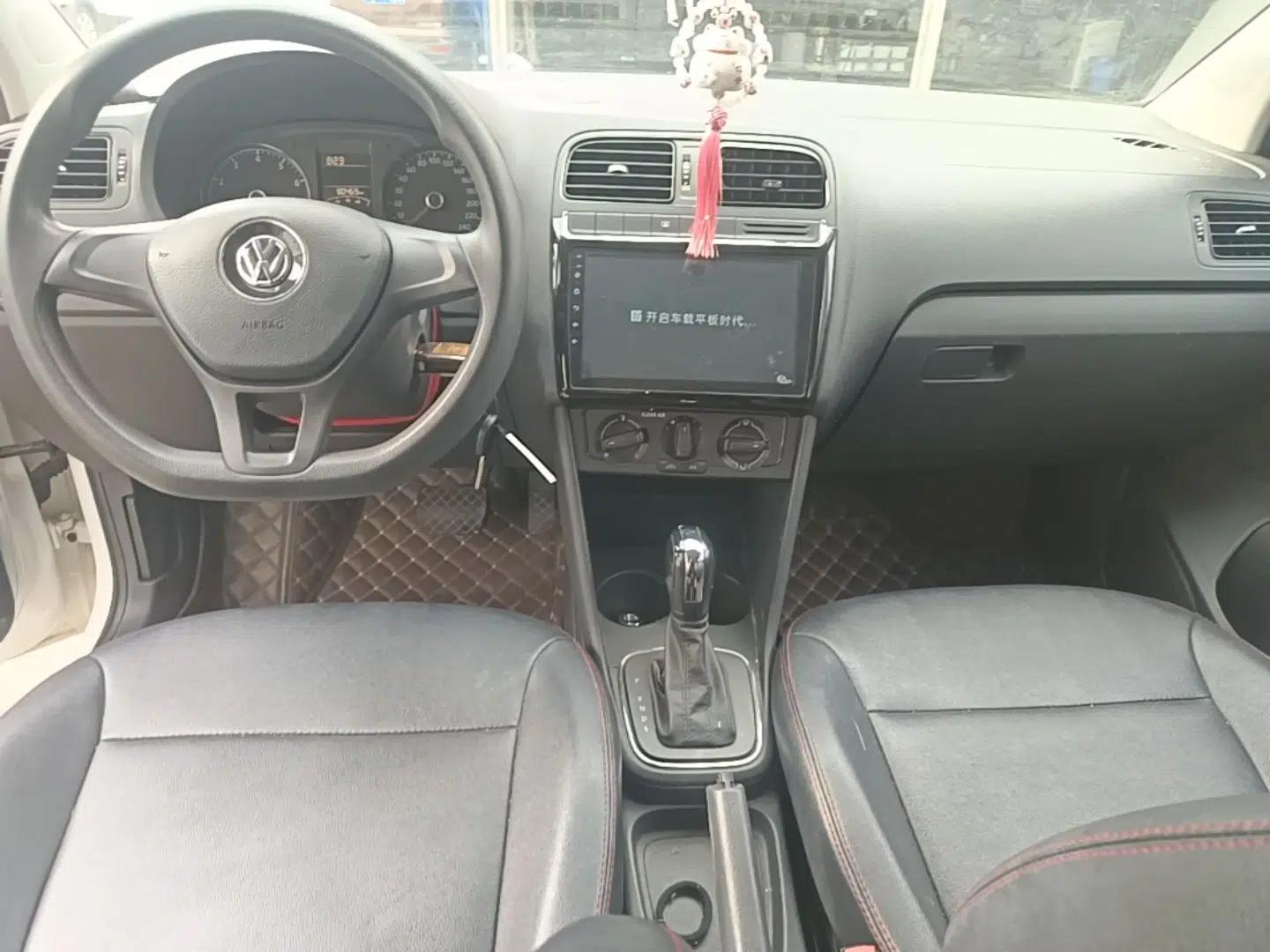 Volkswagen Polo 2016 1.4L Automatic Trendy Model — миниатюра 16
