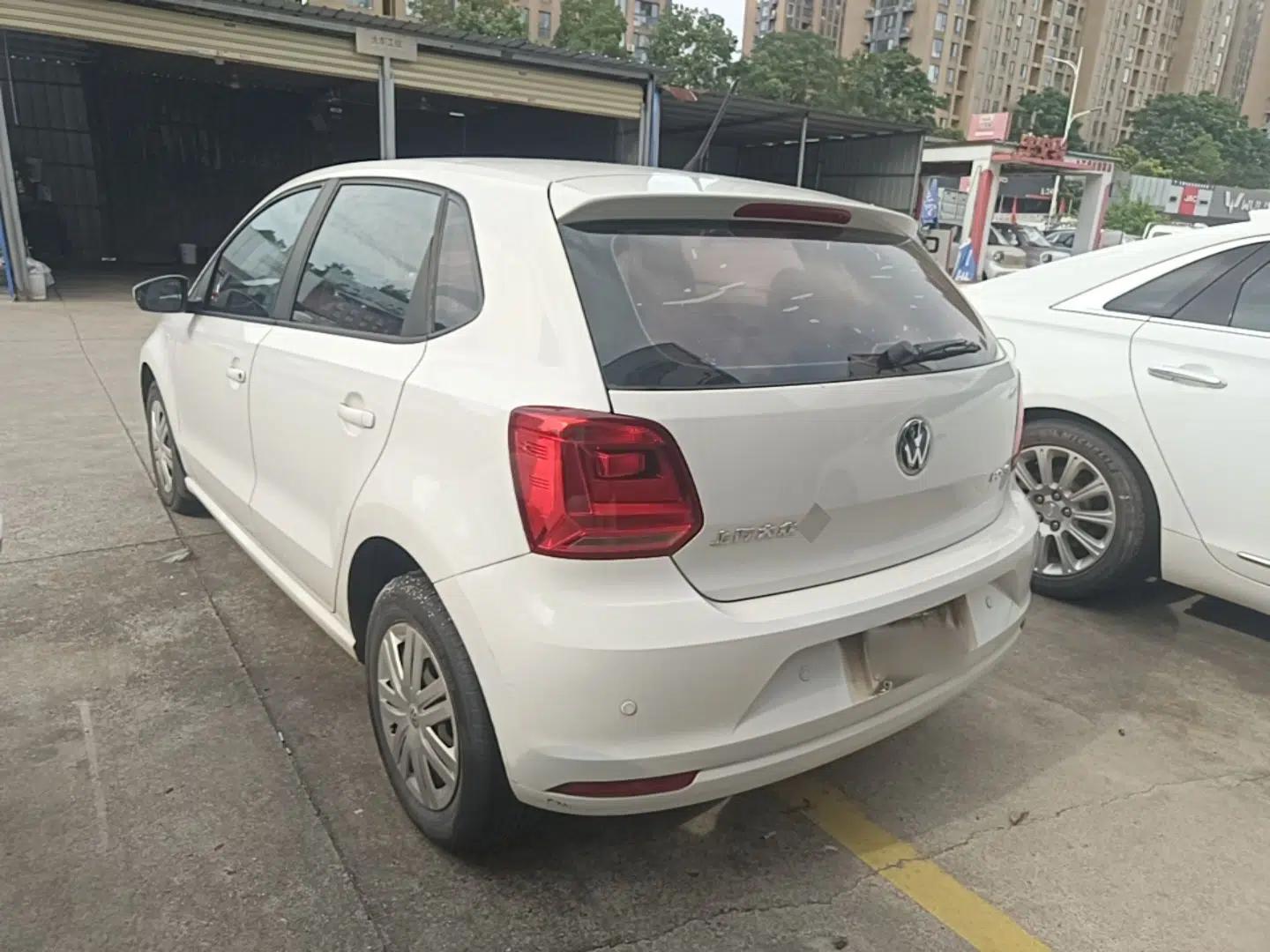 Volkswagen Polo 2016 1.4L Automatic Trendy Model — миниатюра 4