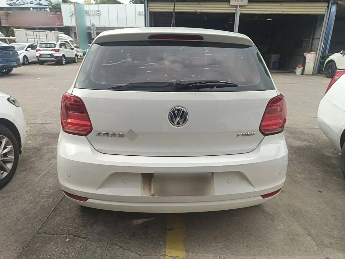 Volkswagen Polo 2016 1.4L Automatic Trendy Model — миниатюра 5
