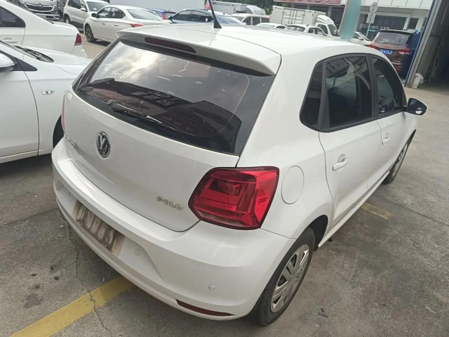 Volkswagen Polo 2016 1.4L Automatic Trendy Model — миниатюра 6