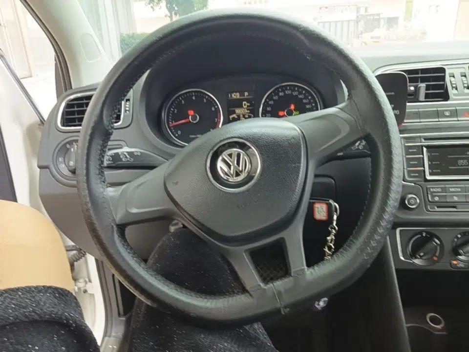 Volkswagen Polo 2014 1.4L Automatic Comfort Edition — миниатюра 18
