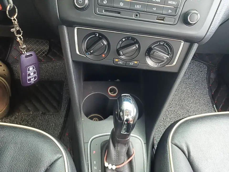Volkswagen Polo 2014 1.4L Automatic Comfort Edition — миниатюра 21
