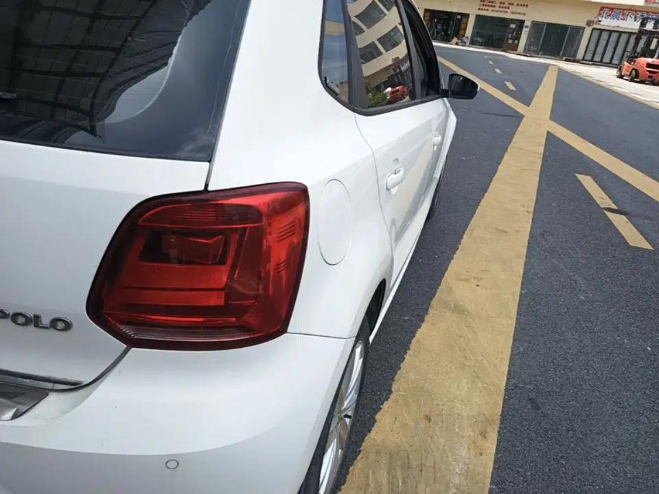 Volkswagen Polo 2014 1.4L Automatic Comfort Edition — миниатюра 9