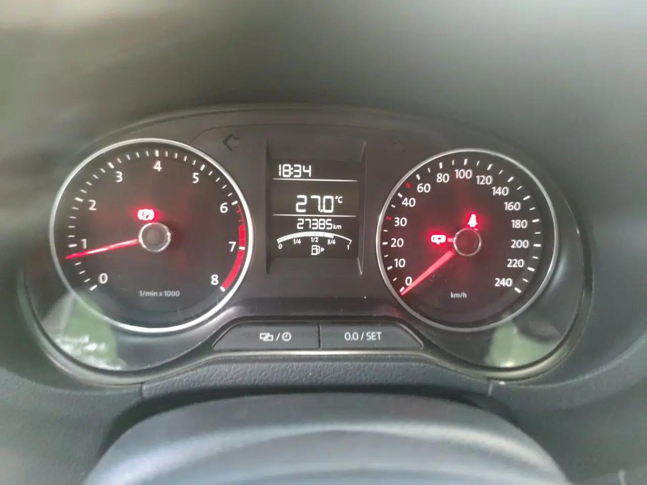 Volkswagen Polo 2014 1.4L Manual Comfort Edition — миниатюра 12