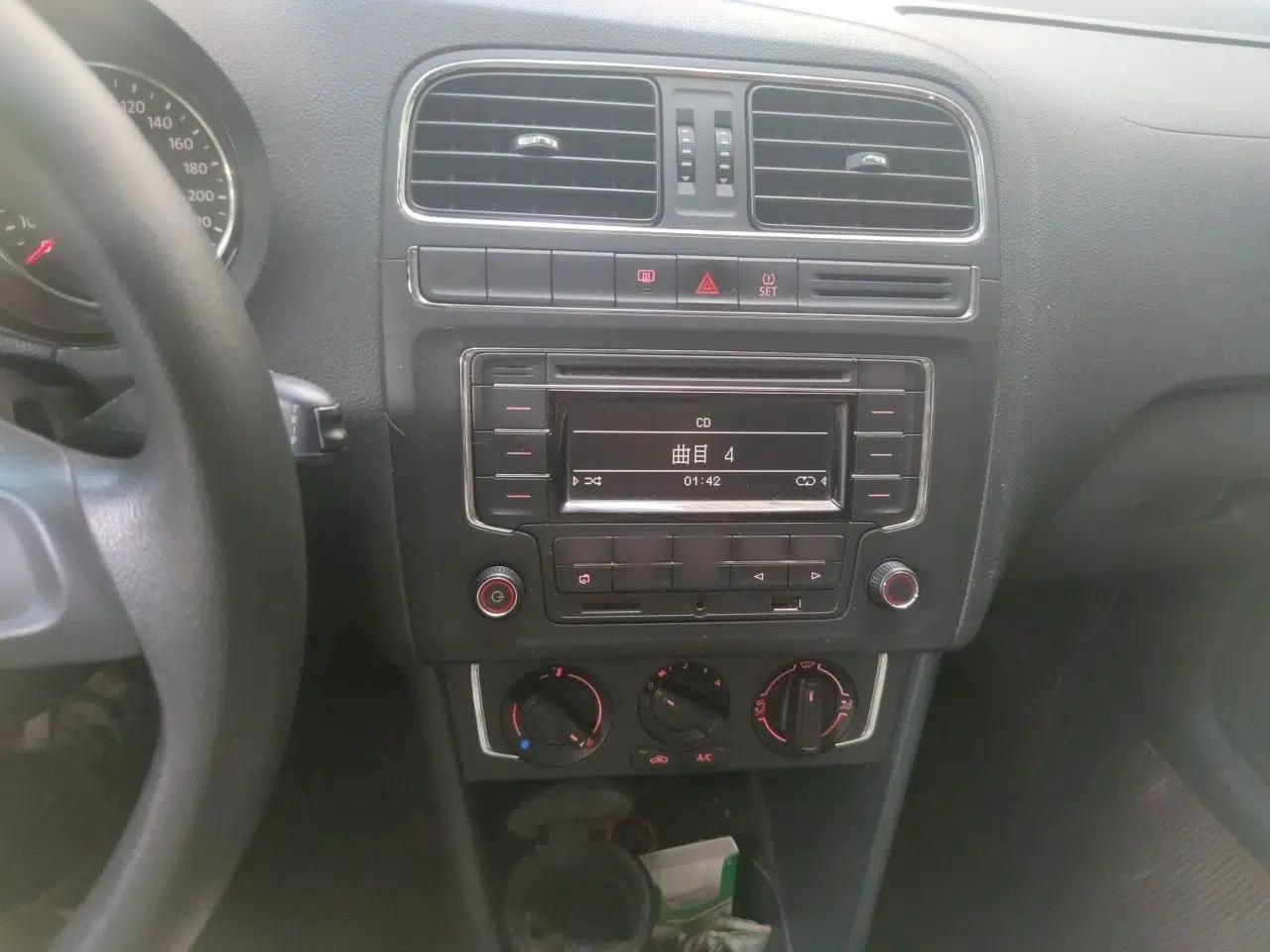 Volkswagen Polo 2014 1.4L Manual Comfort Edition — миниатюра 13