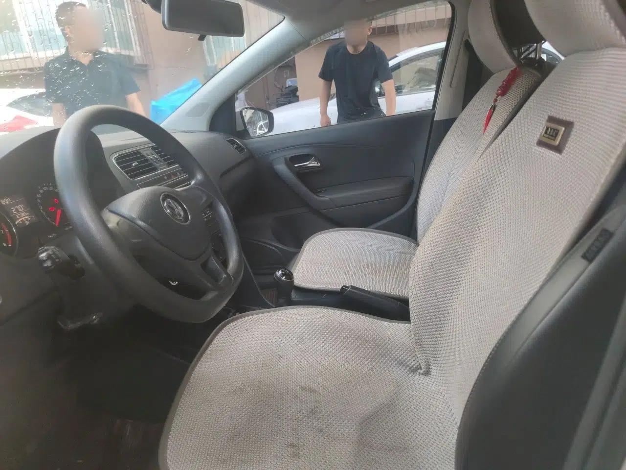 Volkswagen Polo 2014 1.4L Manual Comfort Edition — миниатюра 15