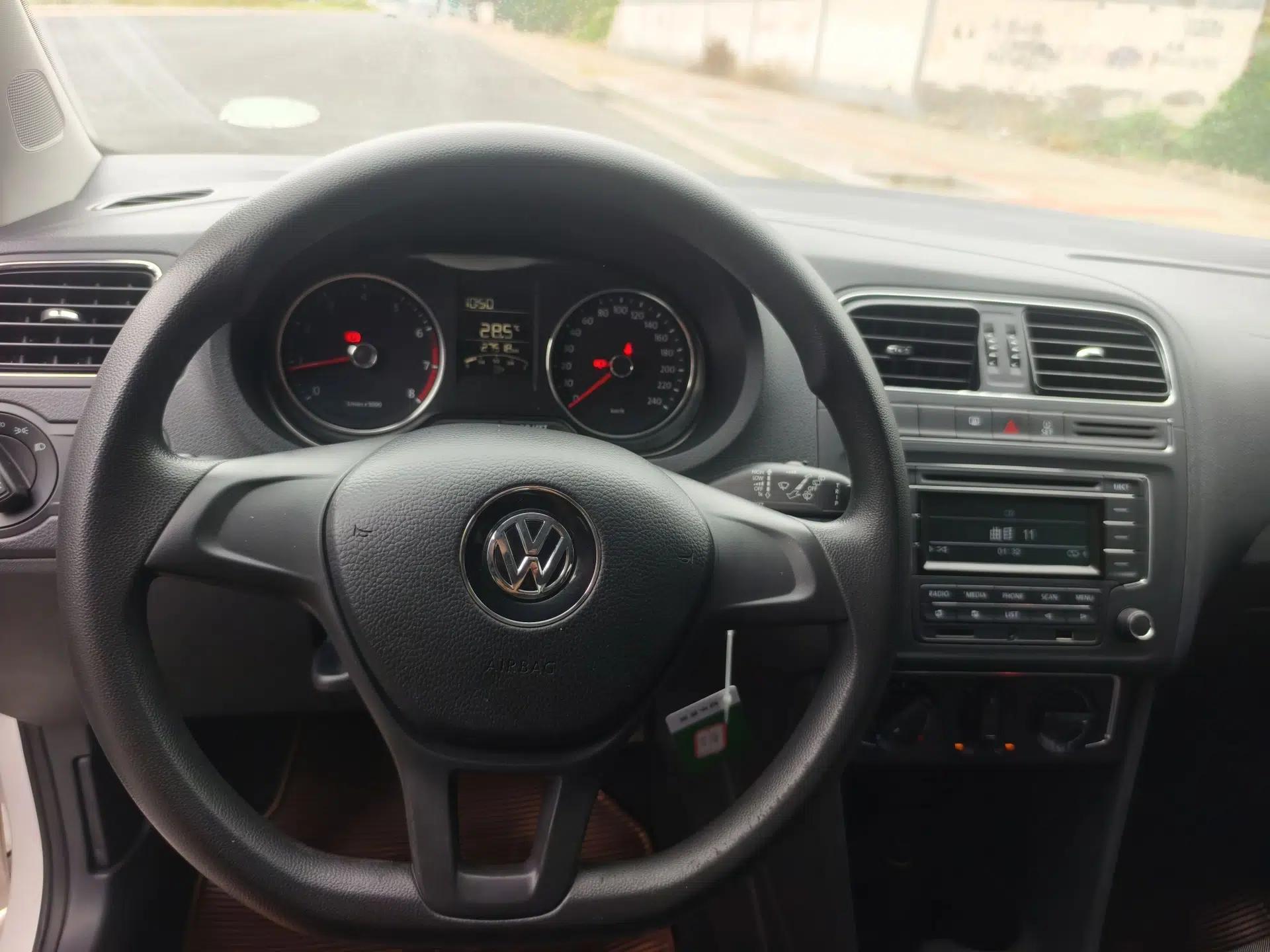 Volkswagen Polo 2014 1.4L Manual Comfort Edition — миниатюра 22