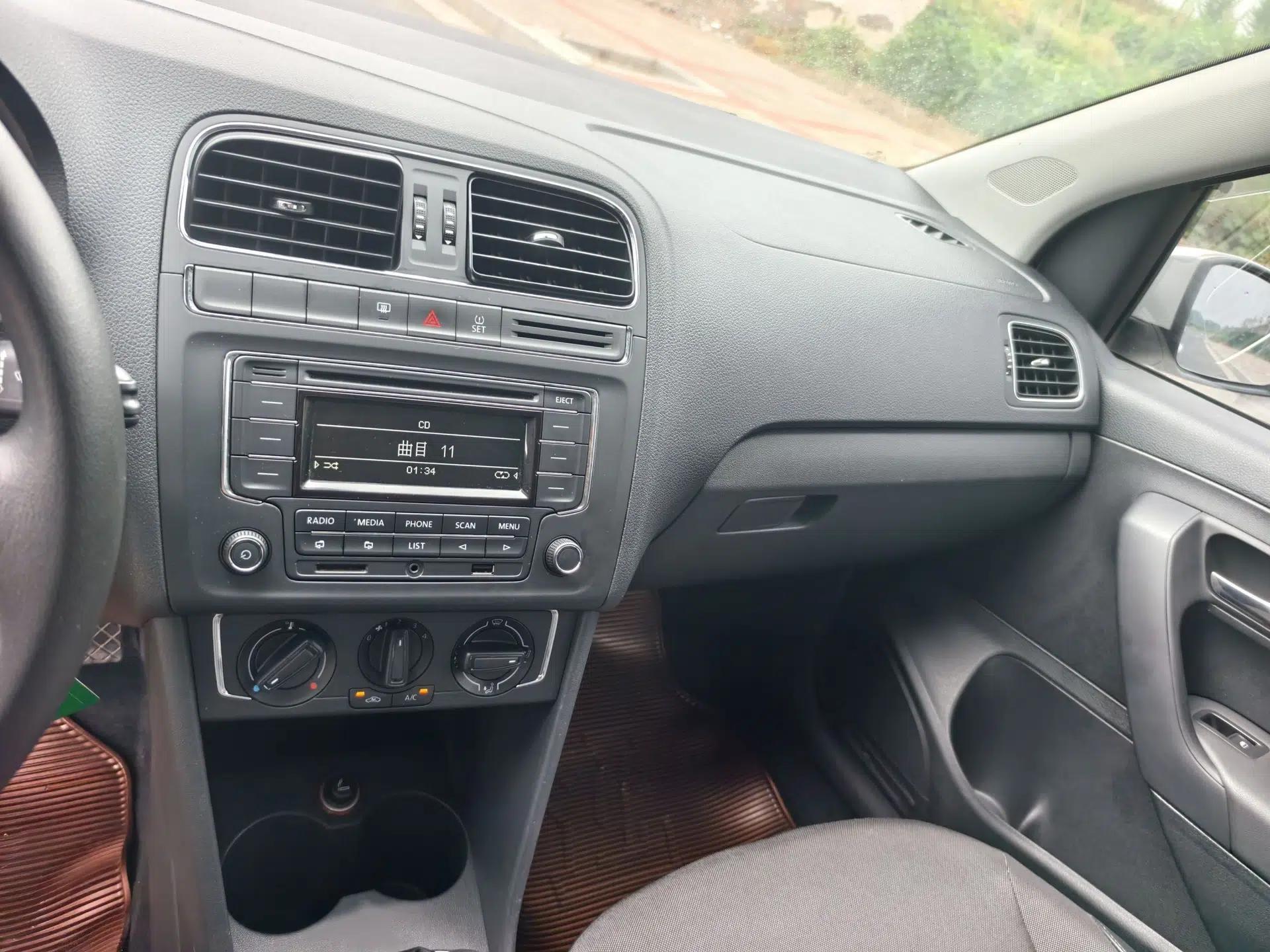Volkswagen Polo 2014 1.4L Manual Comfort Edition — миниатюра 23