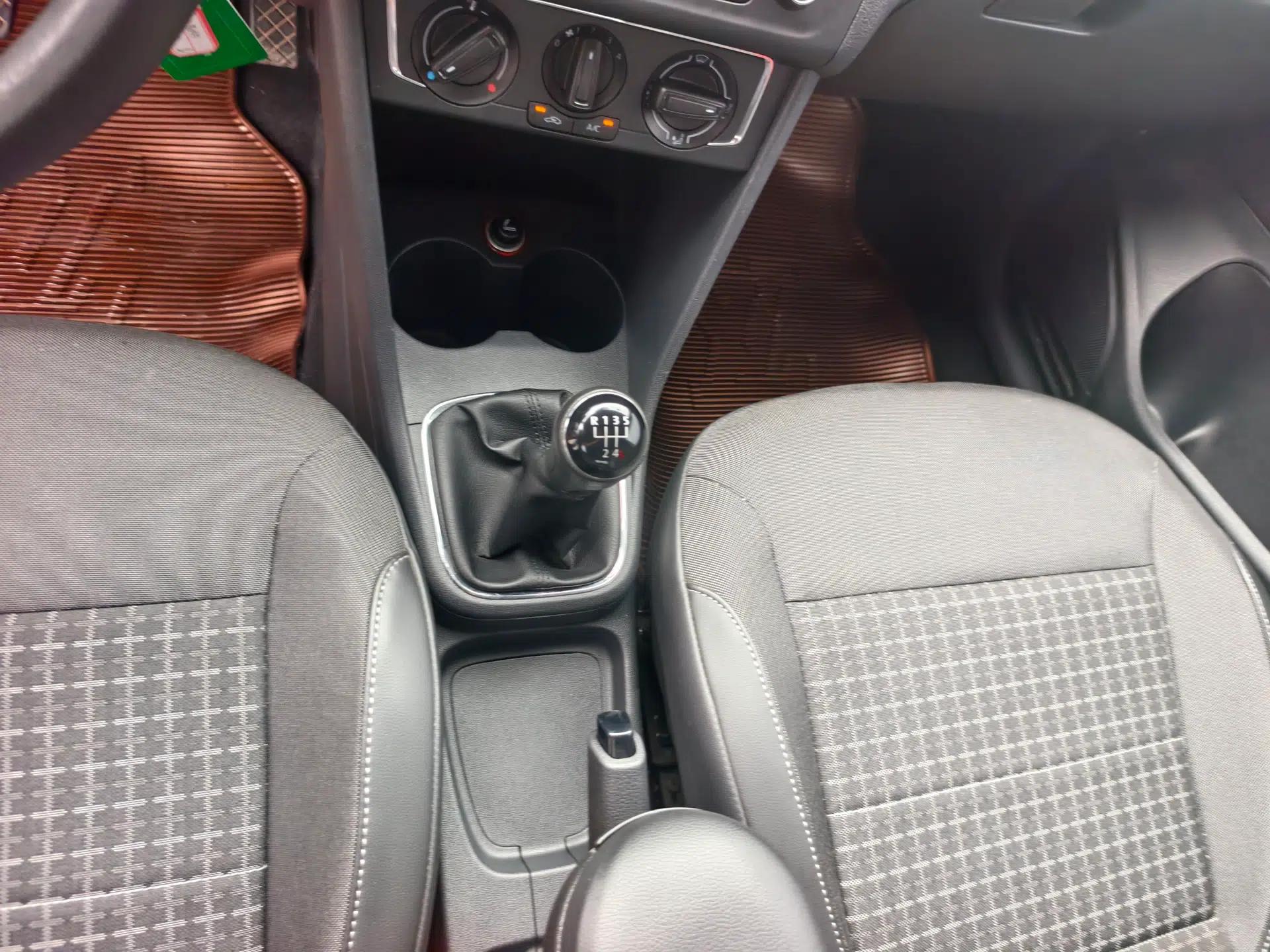 Volkswagen Polo 2014 1.4L Manual Comfort Edition — миниатюра 24