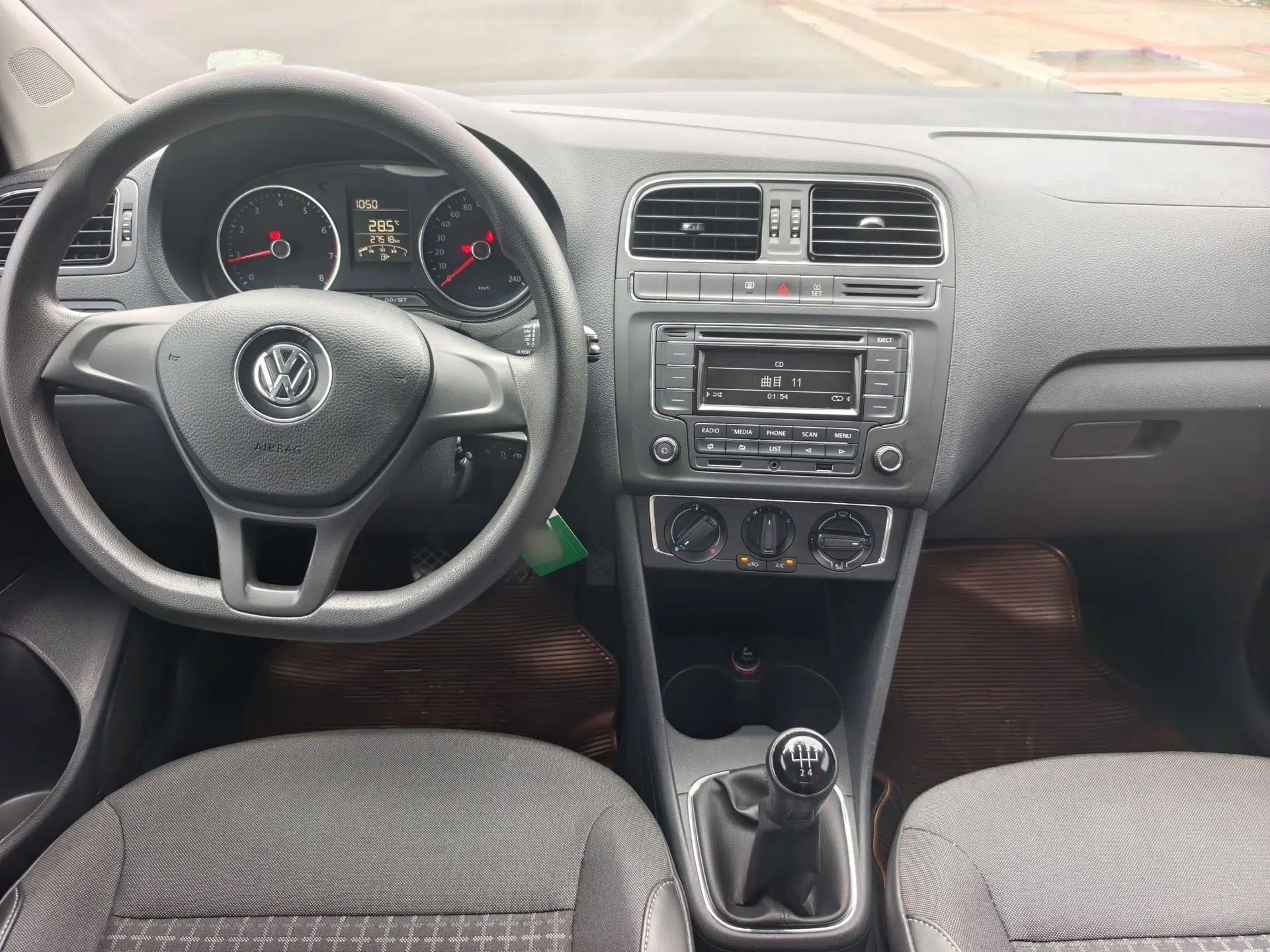 Volkswagen Polo 2014 1.4L Manual Comfort Edition — миниатюра 26