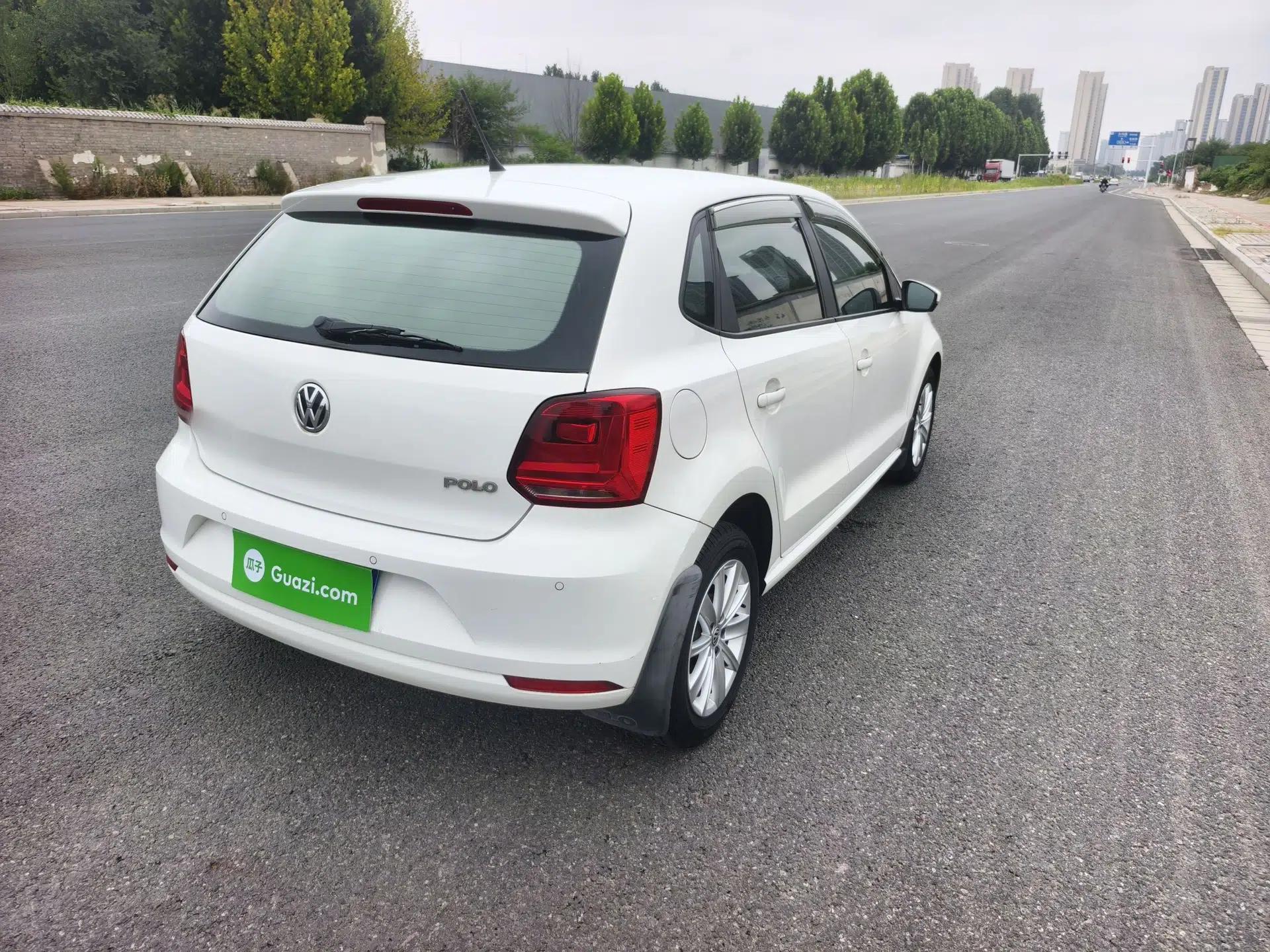 Volkswagen Polo 2014 1.4L Manual Comfort Edition — миниатюра 9