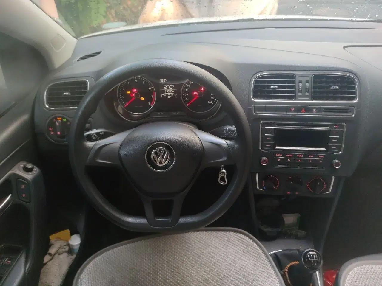 Volkswagen Polo 2014 1.4L Manual Comfort Edition — миниатюра 10