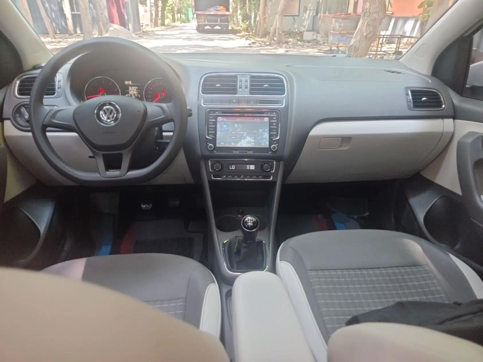 Volkswagen Polo 2014 1.4L Manual Comfort Edition — миниатюра 17