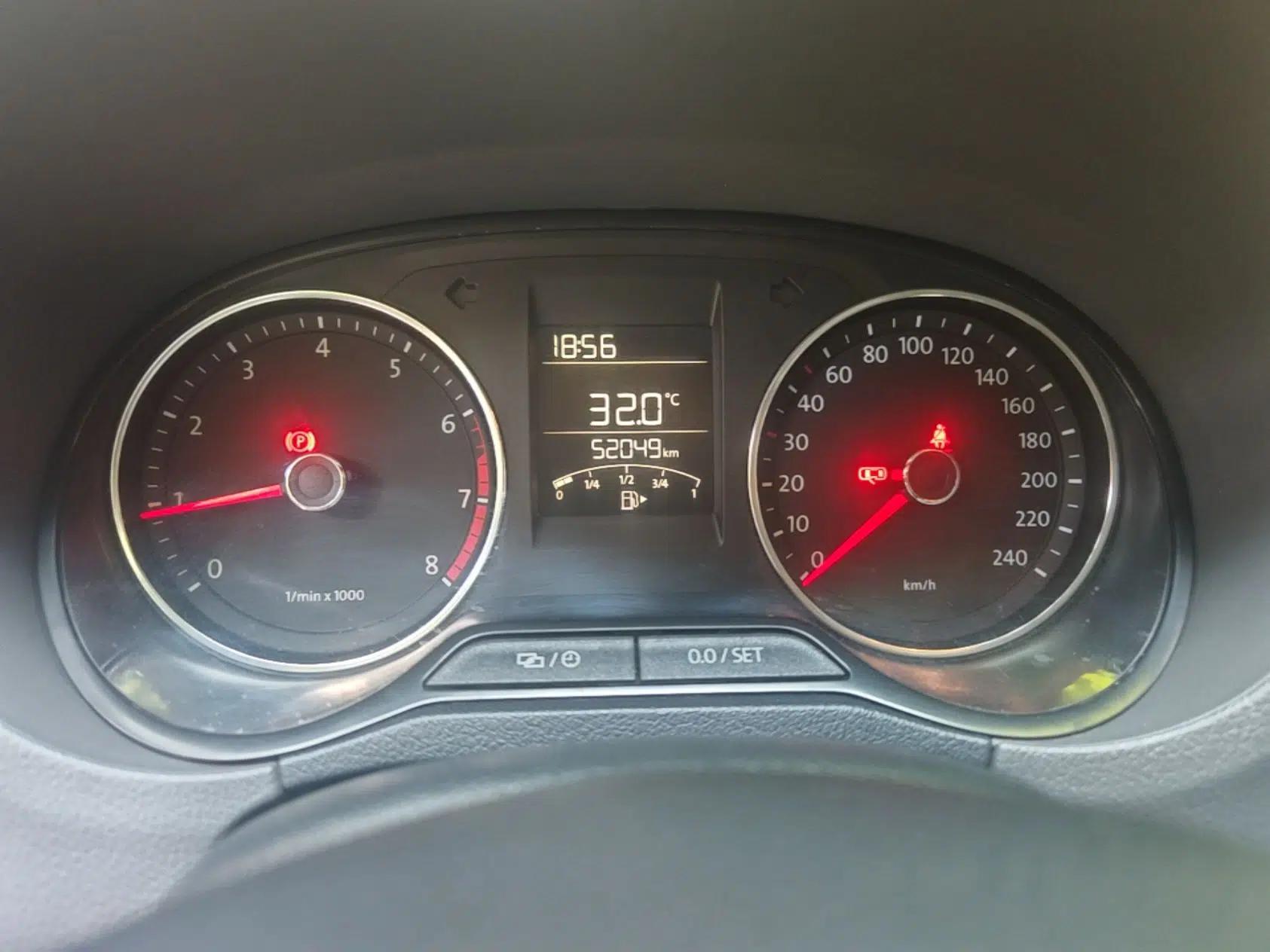 Volkswagen Polo 2014 1.4L Manual Comfort Edition — миниатюра 19