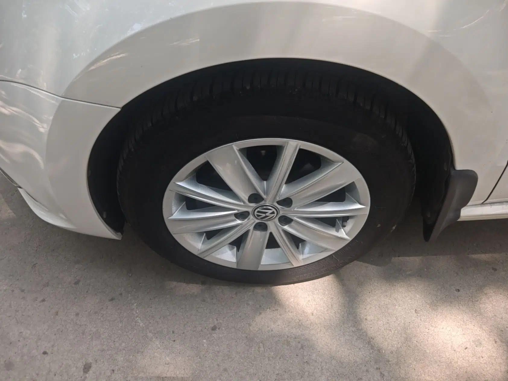 Volkswagen Polo 2014 1.4L Manual Comfort Edition — миниатюра 10