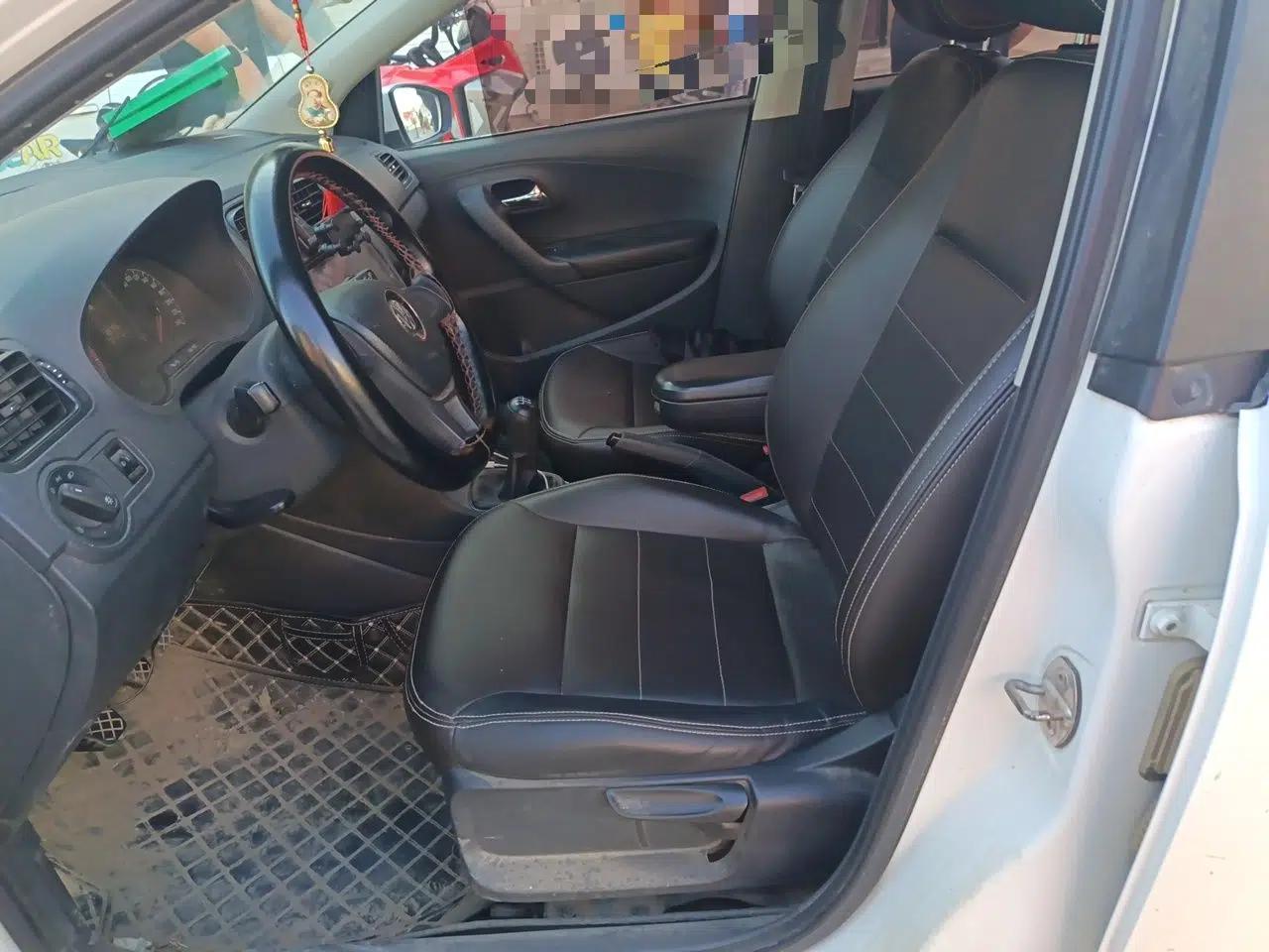 Volkswagen Polo 2016 1.4L Manual Fashion Model — миниатюра 15