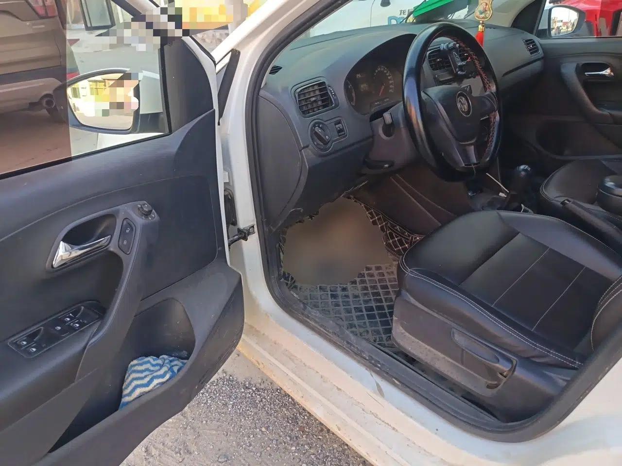 Volkswagen Polo 2016 1.4L Manual Fashion Model — миниатюра 16