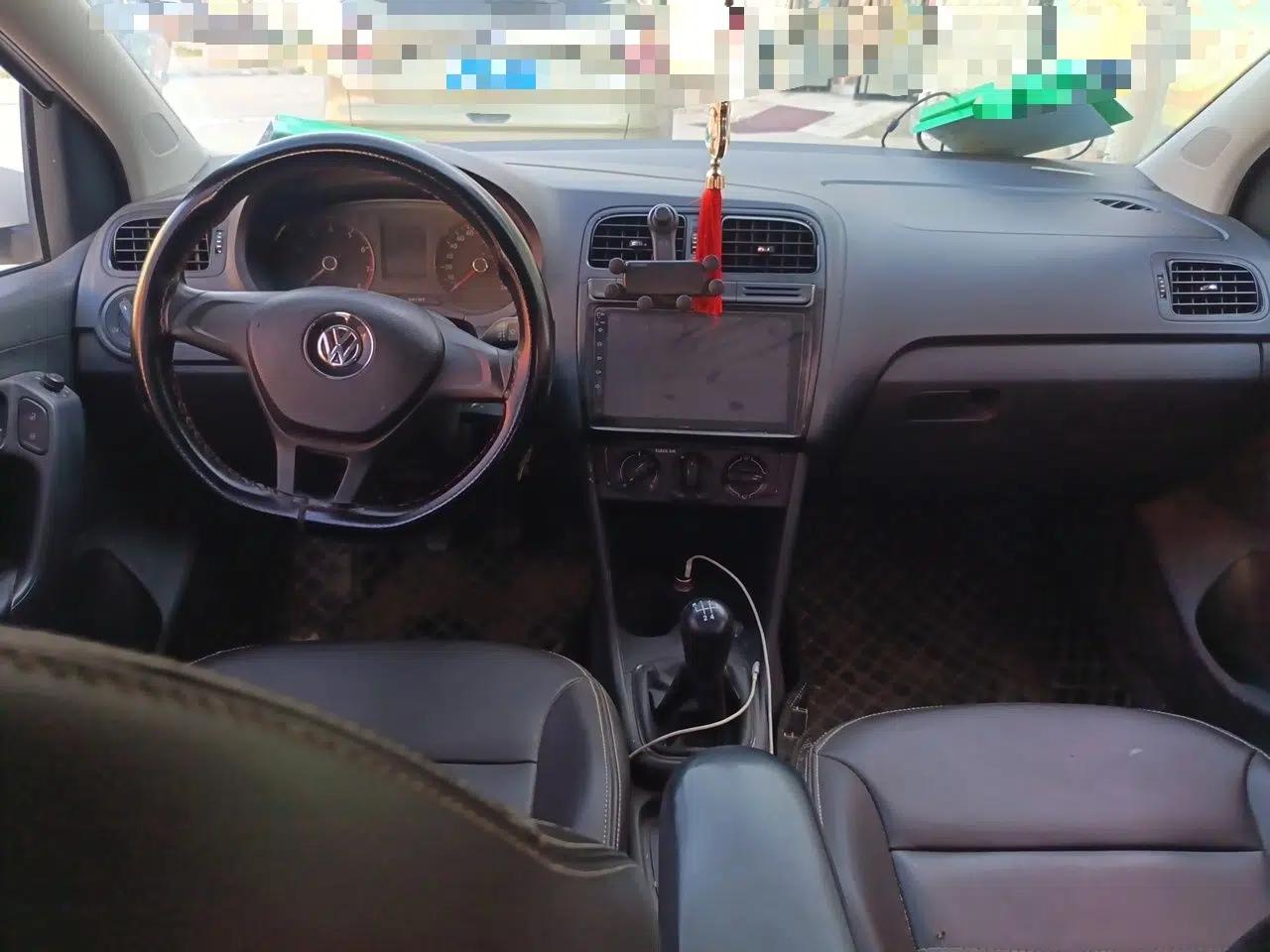 Volkswagen Polo 2016 1.4L Manual Fashion Model — миниатюра 9