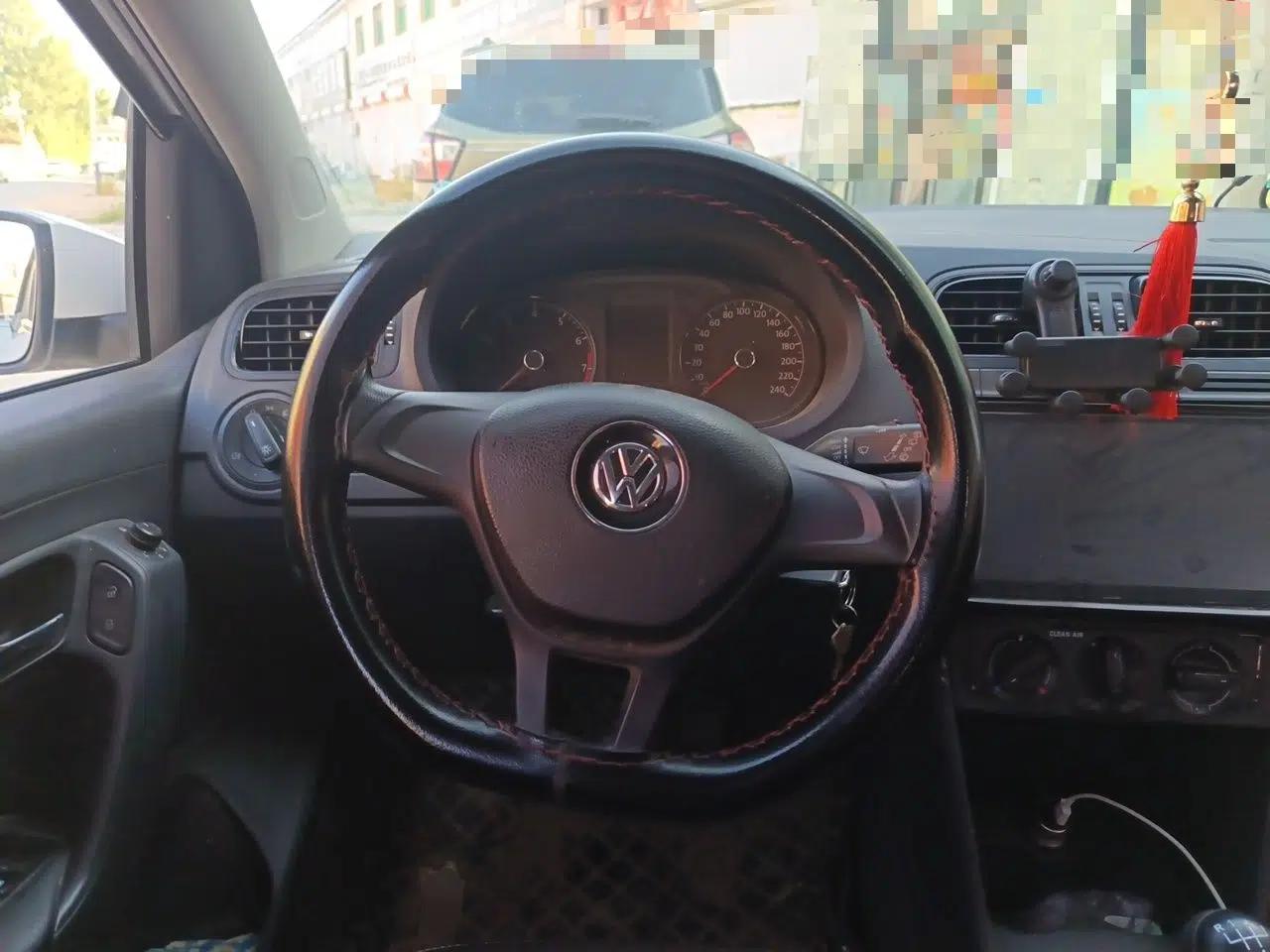 Volkswagen Polo 2016 1.4L Manual Fashion Model — миниатюра 10