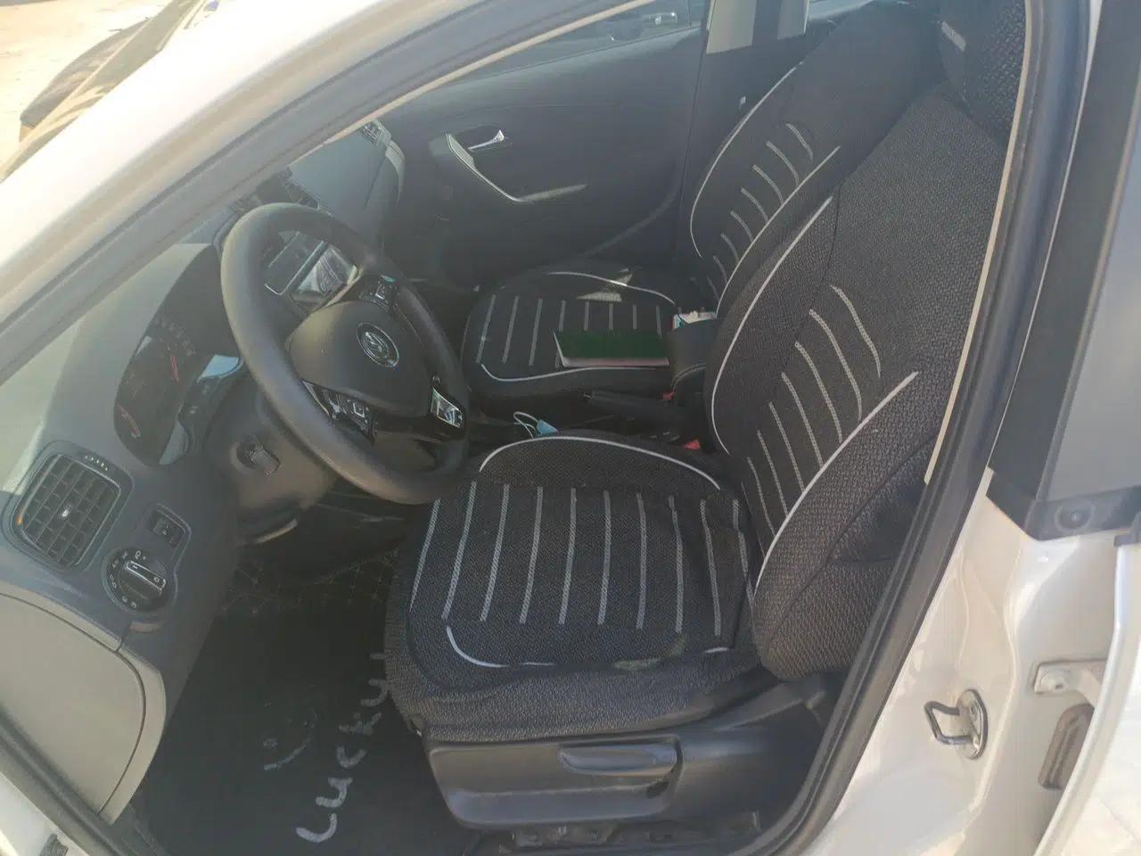 Volkswagen Polo 2016 1.4L Automatic Trendy Model — миниатюра 15