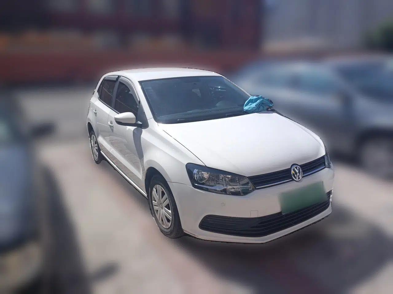 Volkswagen Polo 2016 1.4L Automatic Trendy Model — миниатюра 3