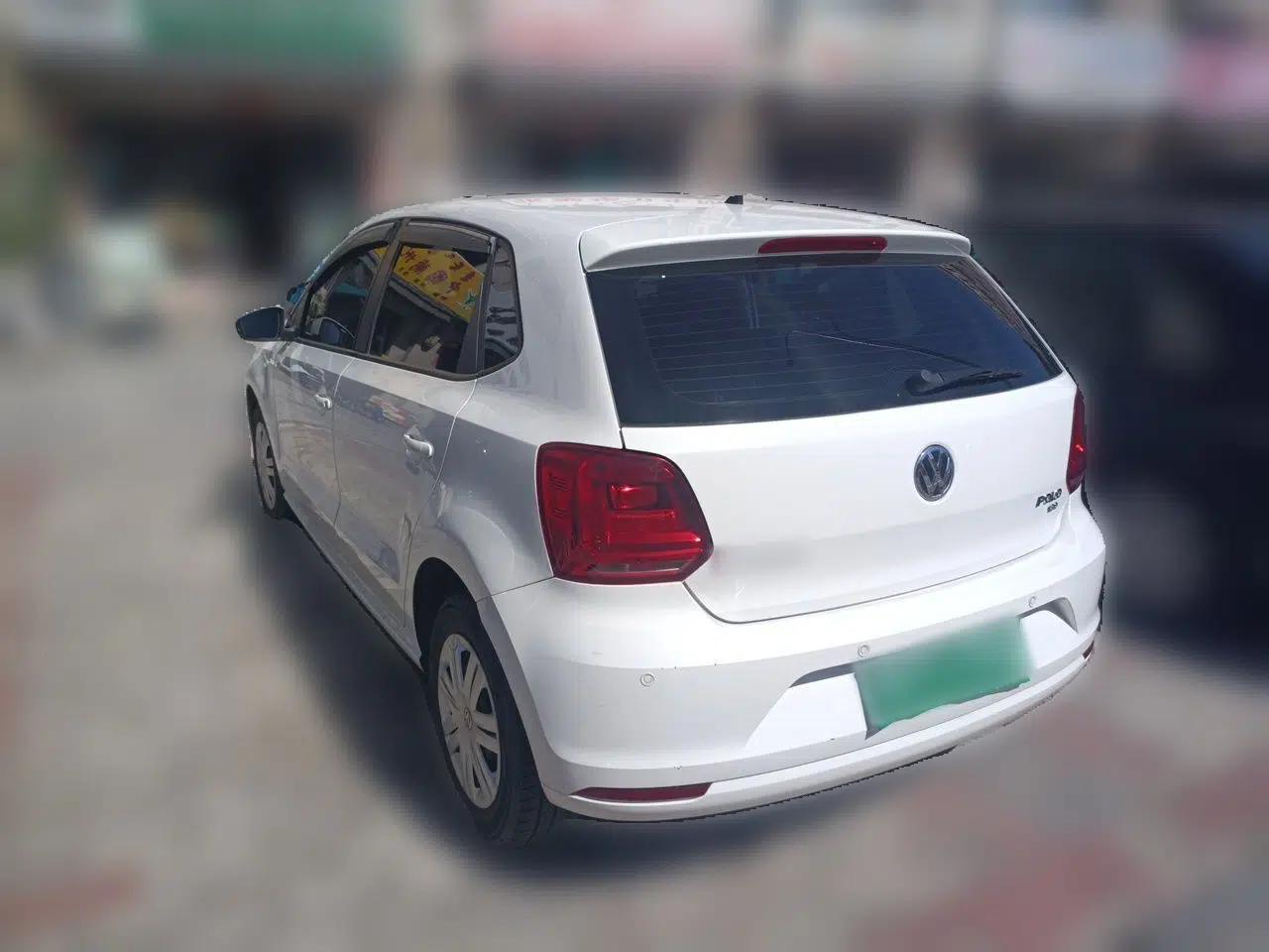 Volkswagen Polo 2016 1.4L Automatic Trendy Model — миниатюра 4