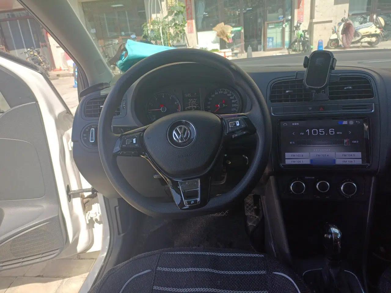 Volkswagen Polo 2016 1.4L Automatic Trendy Model — миниатюра 10