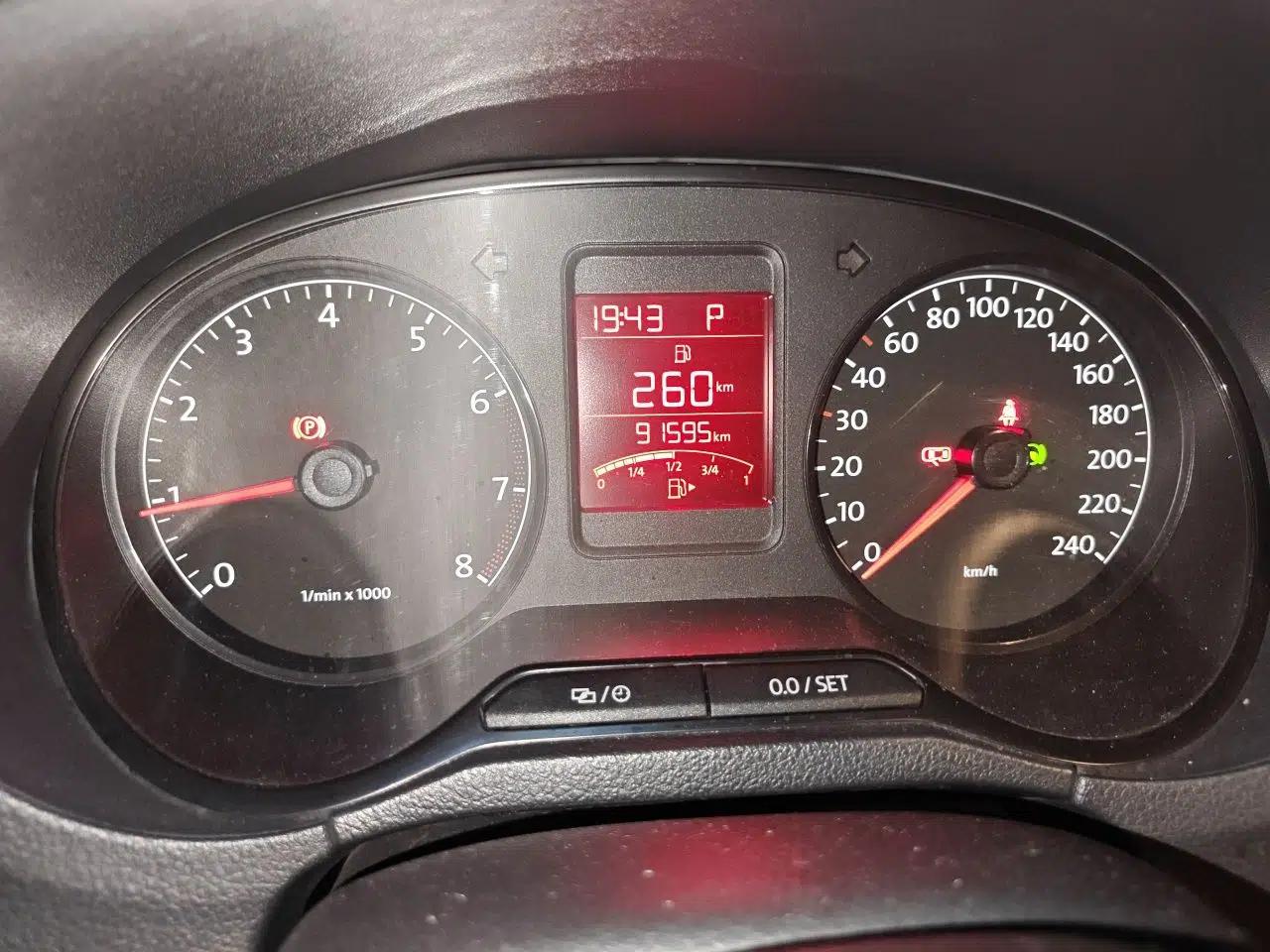 Volkswagen Polo 2013 1.6L Automatic Comfort Edition — миниатюра 12