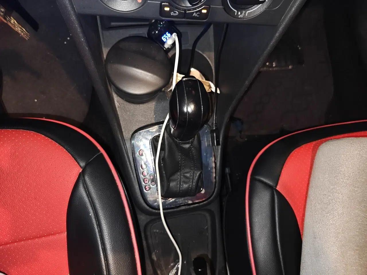 Volkswagen Polo 2013 1.6L Automatic Comfort Edition — миниатюра 14