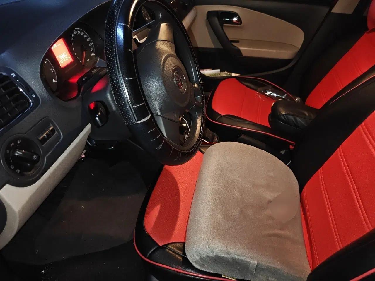 Volkswagen Polo 2013 1.6L Automatic Comfort Edition — миниатюра 15