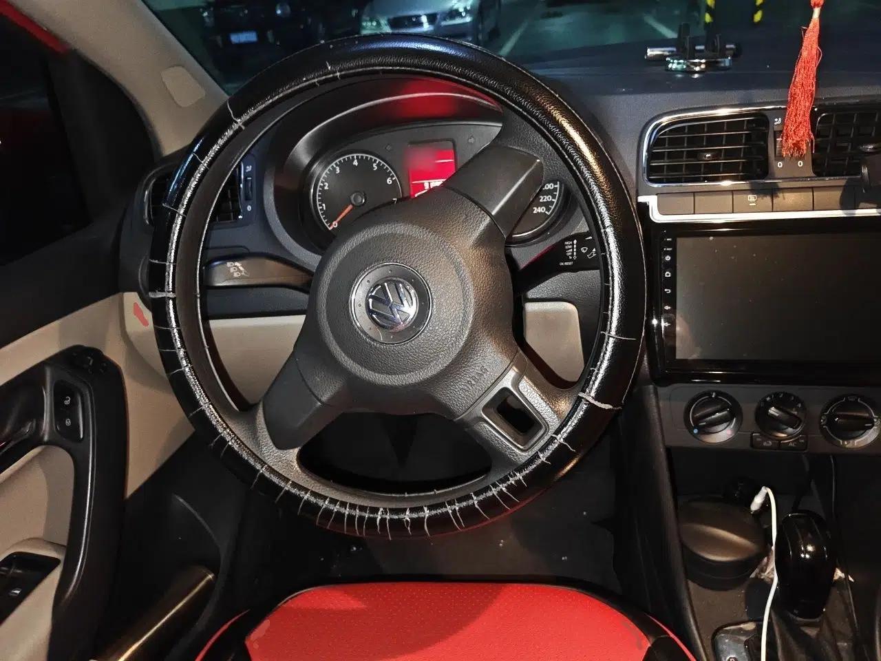 Volkswagen Polo 2013 1.6L Automatic Comfort Edition — миниатюра 10