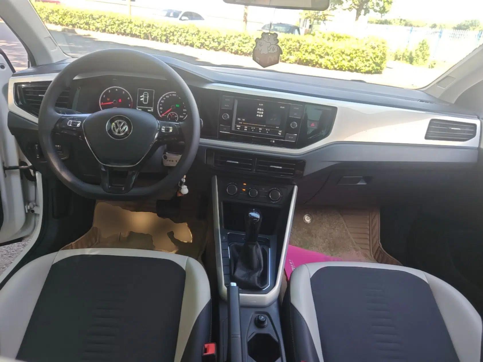 Volkswagen Polo 2019 Plus 1.5L Automatic Colorful Technology Edition — миниатюра 17
